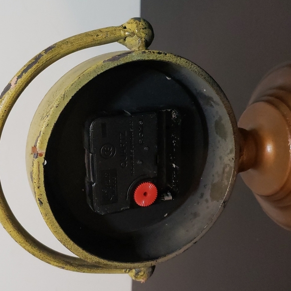 Old Metal Clock - Picture 4 of 10